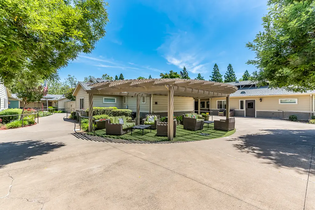 Pergola With Comfy Seating Pergola With Comfy Seating