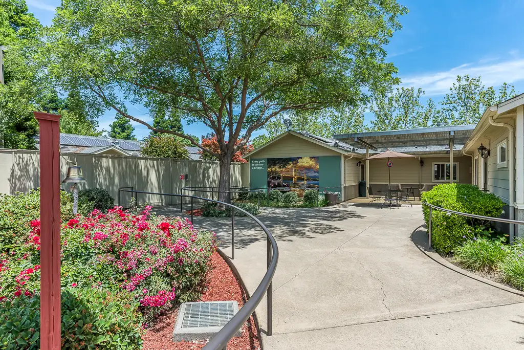 Beautifully Landscaped Courtyard Beautifully Landscaped Courtyard